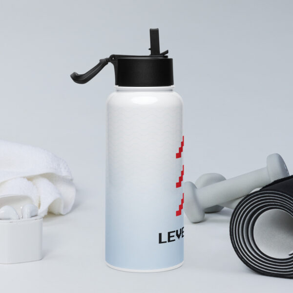 Stainless steel water bottle with a straw lid - Image 2
